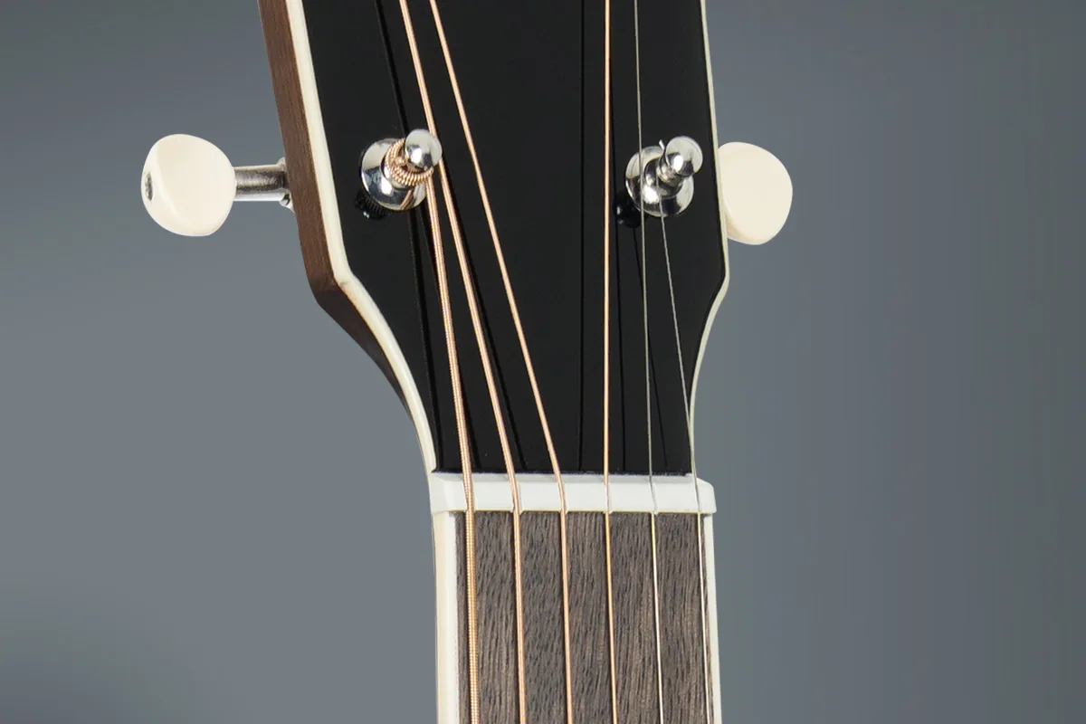 EXOTIC-GA Walnut Sattel und Griffbrettbeginn