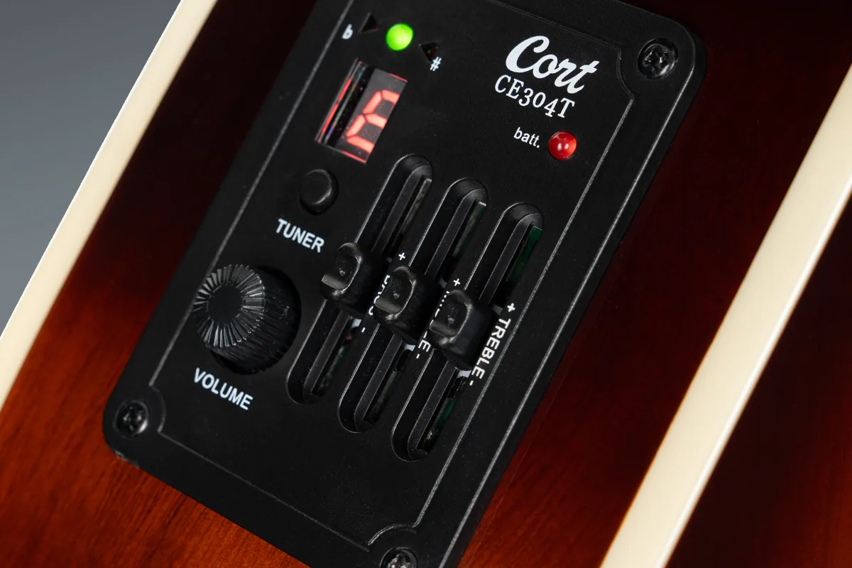 Cort CE304T Vorverstärker der EXOTIC-SFX Myrtle